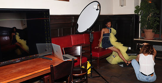 Fotoshooting Laurin Schuller im Mariandl (©Foto: Martin Schmitz)